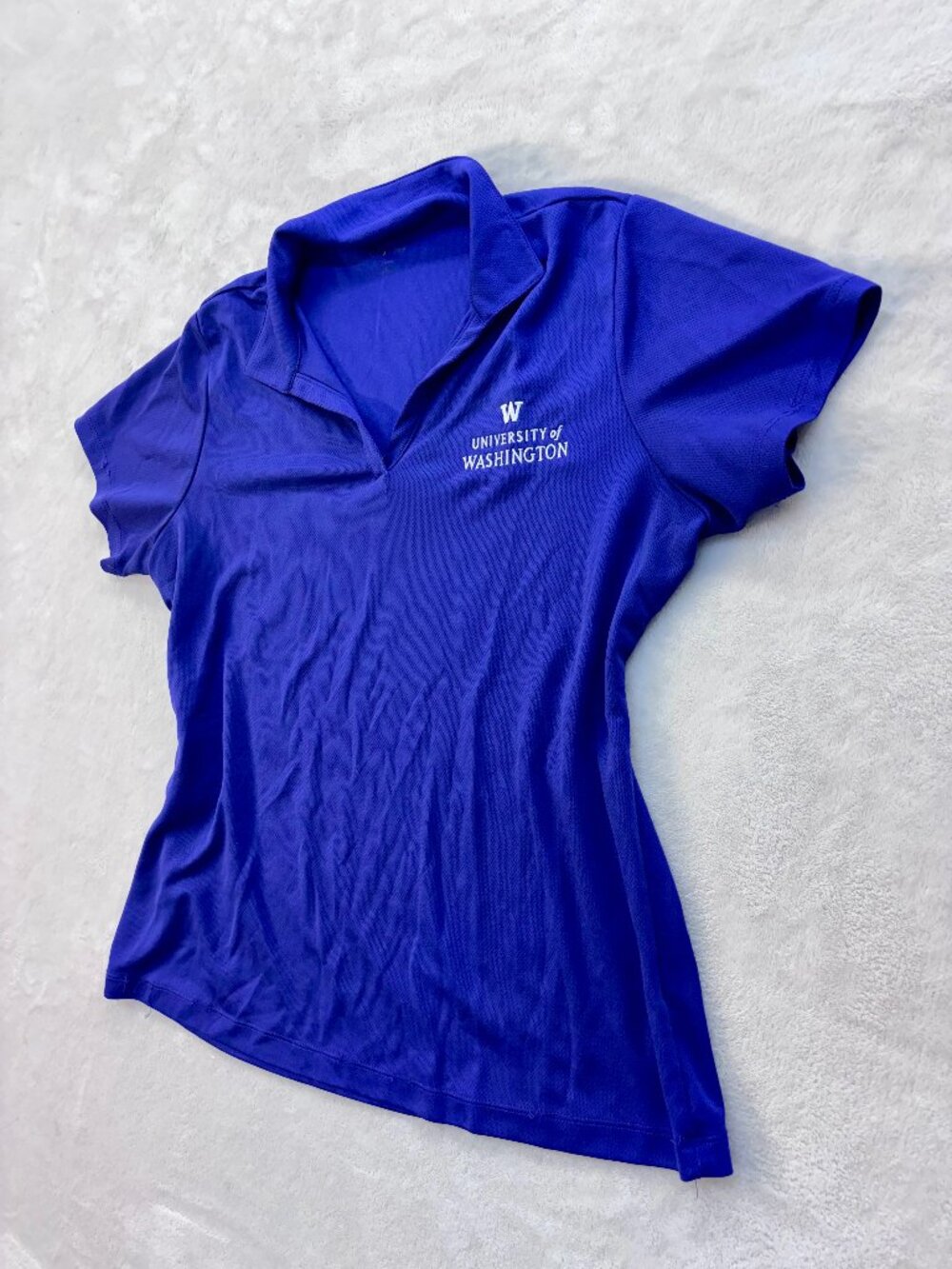 University of Washington Women's Purple Shirt --- Size: L --- Great Condition!!